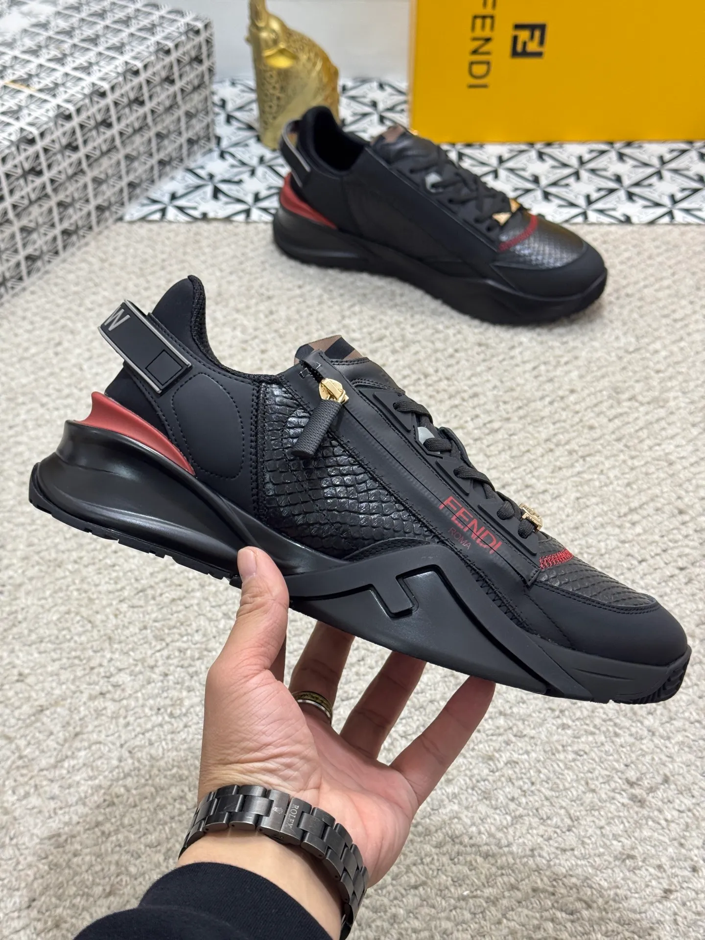 Men's men's shoes 💰520 [New style] 🦥🦥 Original quality - Fendi ◾️▫️F D🆕 Spring and summer new men's slip-on sneakers, with elastic straps, side zippers, and corrugated soles engraved with F. Embossed Fendi Flow lettering on the heel. Mixed material of high-tech fabric and black suede. FF graphic tongue. Ultra-light and wear-resistant EVA sole. Size: 38-44 (45 customized